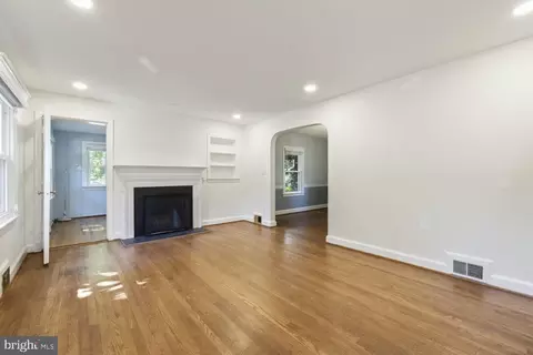 Living - 415 Schuyler Rd, Silver Spring, MD 20910 photo 1 of 4