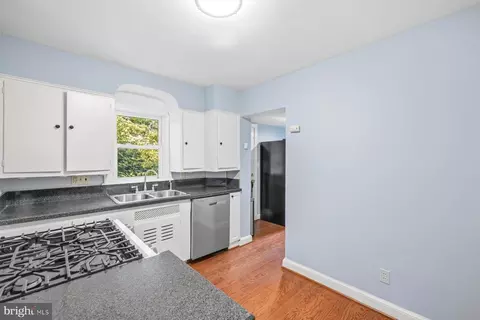 Entry Way - 415 Schuyler Rd, Silver Spring, MD 20910 photo 1 of 3