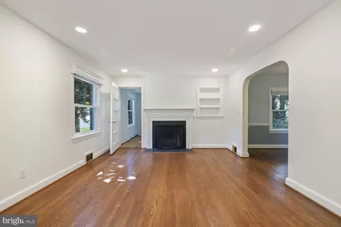 Living - 415 Schuyler Rd, Silver Spring, MD 20910 photo 2 of 4