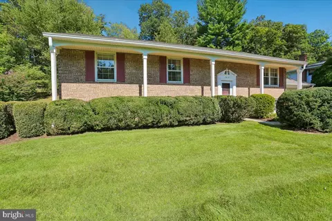 7213 Panorama Dr, Rockville, MD 20855