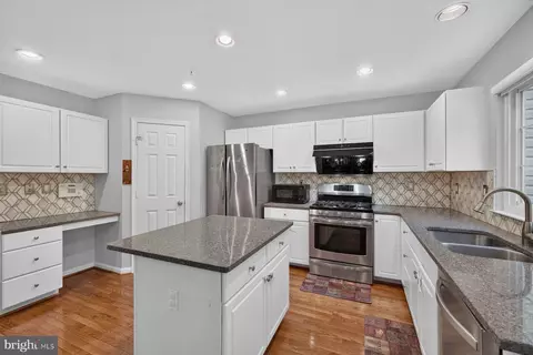 Kitchen - 15137 Deer Valley Ter, Silver Spring, MD 20906 photo 5 of 6