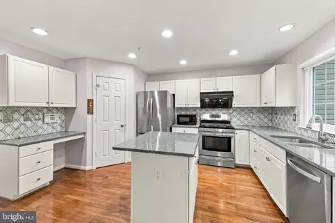Kitchen - 15137 Deer Valley Ter, Silver Spring, MD 20906 photo 4 of 6