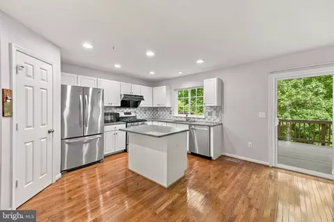 Kitchen - 15137 Deer Valley Ter, Silver Spring, MD 20906 photo 2 of 6
