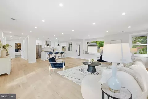 5213 Acacia Ave, Bethesda, MD 20814