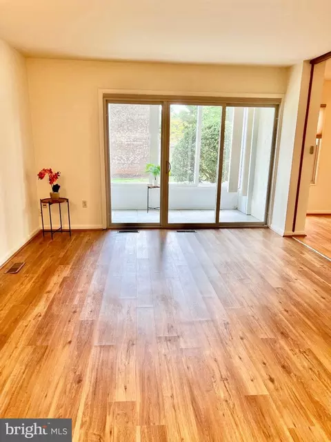 Living - 3640 Gleneagles Dr #10-1B, Silver Spring, MD 20906 photo 1 of 2