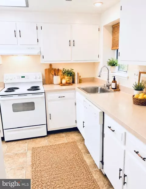 Kitchen - 15301 Wallbrook Ct #48-3F, Silver Spring, MD 20906 photo 1 of 1