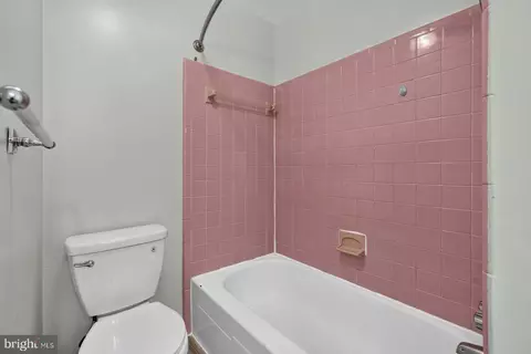 Bath - 405 Winterthur Ct, Silver Spring, MD 20904 photo 3 of 5