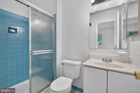 Bath - 405 Winterthur Ct, Silver Spring, MD 20904 photo 5 of 5