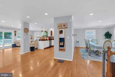 Entry Way - 12328 Pretoria Dr, Silver Spring, MD 20904 photo 2 of 7