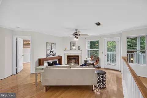 5822 Inman Park Cir #709, Rockville, MD 20852