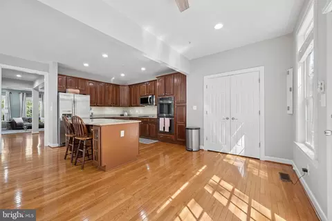 Entry Way - 1749 Chiswick Ct, Silver Spring, MD 20904 photo 6 of 13