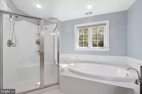 Bath - 1749 Chiswick Ct, Silver Spring, MD 20904 photo 6 of 8