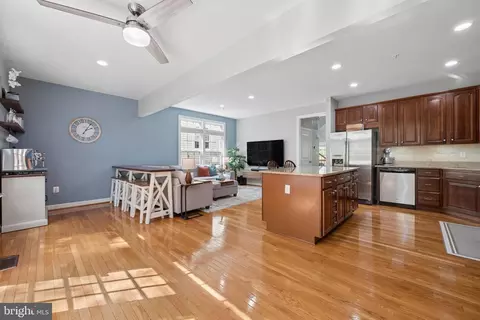 Entry Way - 1749 Chiswick Ct, Silver Spring, MD 20904 photo 7 of 13