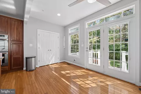 Entry Way - 1749 Chiswick Ct, Silver Spring, MD 20904 photo 4 of 13