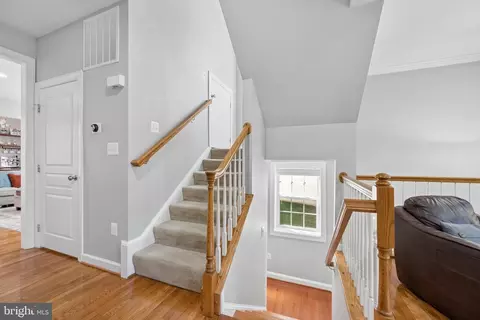 Entry Way - 1749 Chiswick Ct, Silver Spring, MD 20904 photo 10 of 13