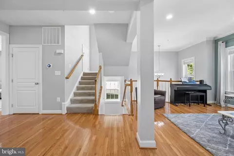 Entry Way - 1749 Chiswick Ct, Silver Spring, MD 20904 photo 9 of 13