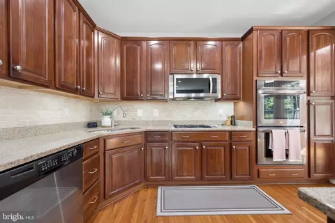 Kitchen - 1749 Chiswick Ct, Silver Spring, MD 20904 photo 7 of 9