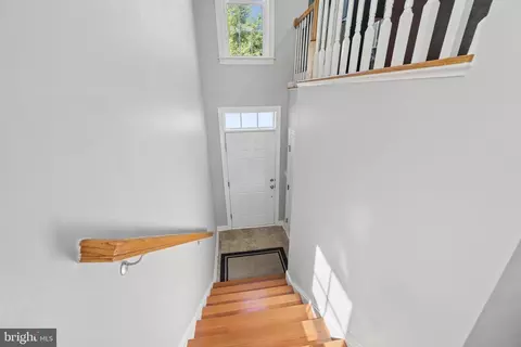 Entry Way - 1749 Chiswick Ct, Silver Spring, MD 20904 photo 3 of 13