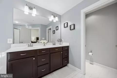 Bath - 1749 Chiswick Ct, Silver Spring, MD 20904 photo 4 of 8
