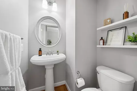 Entry Way - 1749 Chiswick Ct, Silver Spring, MD 20904 photo 8 of 13
