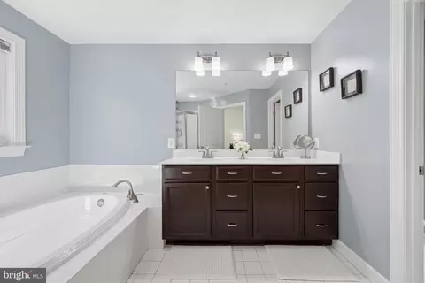 Bath - 1749 Chiswick Ct, Silver Spring, MD 20904 photo 3 of 8