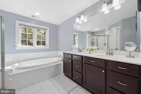 Bath - 1749 Chiswick Ct, Silver Spring, MD 20904 photo 2 of 8