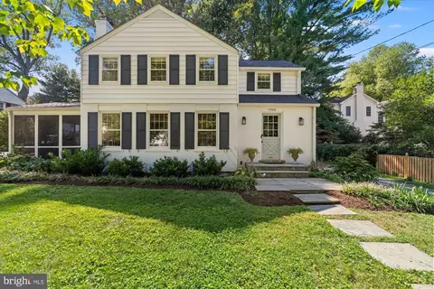 5908 Cromwell Dr, Bethesda, MD 20816