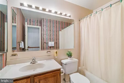 Bath - 21 Yeatman Ct, Silver Spring, MD 20902 photo 5 of 6