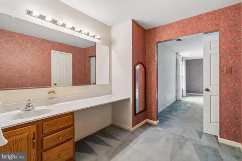 Entry Way - 21 Yeatman Ct, Silver Spring, MD 20902 photo 5 of 9