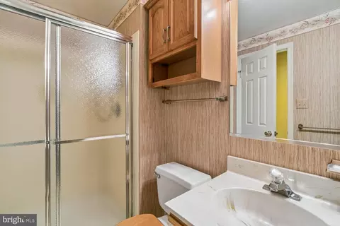 Bath - 21 Yeatman Ct, Silver Spring, MD 20902 photo 6 of 6