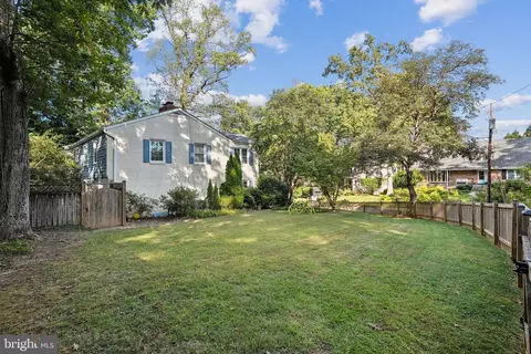 Exterior - 1432 Crestridge Dr, Silver Spring, MD 20910 photo 5 of 5