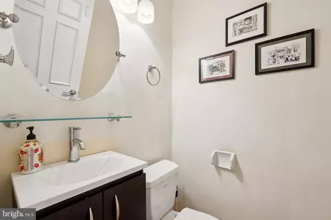 Bath - 1432 Crestridge Dr, Silver Spring, MD 20910 photo 4 of 5