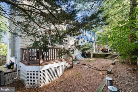 Exterior - 1432 Crestridge Dr, Silver Spring, MD 20910 photo 2 of 5