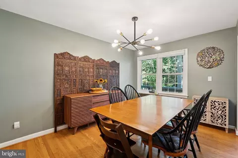 Dining - 1432 Crestridge Dr, Silver Spring, MD 20910 photo 2 of 4