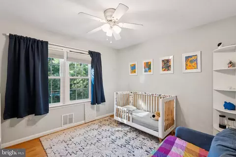 Bedroom - 1432 Crestridge Dr, Silver Spring, MD 20910 photo 4 of 7