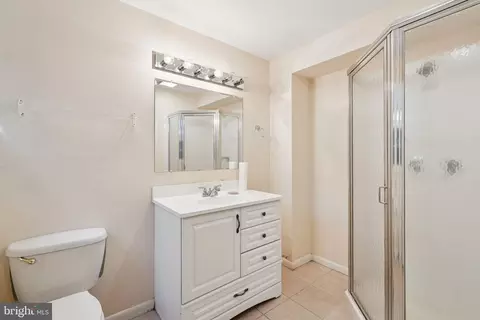 Bath - 1432 Crestridge Dr, Silver Spring, MD 20910 photo 3 of 5