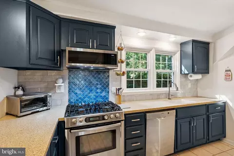 Kitchen - 1432 Crestridge Dr, Silver Spring, MD 20910 photo 4 of 7