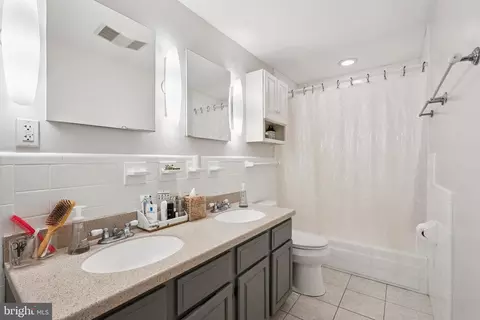 Bath - 1432 Crestridge Dr, Silver Spring, MD 20910 photo 2 of 5
