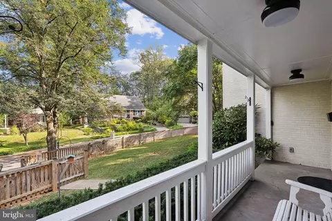 Exterior - 1432 Crestridge Dr, Silver Spring, MD 20910 photo 4 of 5