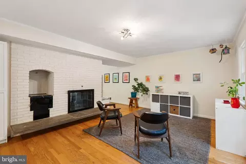Living - 1432 Crestridge Dr, Silver Spring, MD 20910 photo 5 of 5