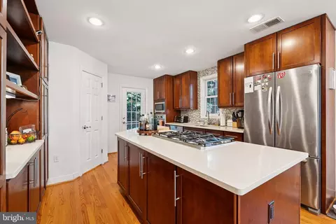 Kitchen - 1432 Crestridge Dr, Silver Spring, MD 20910 photo 3 of 7