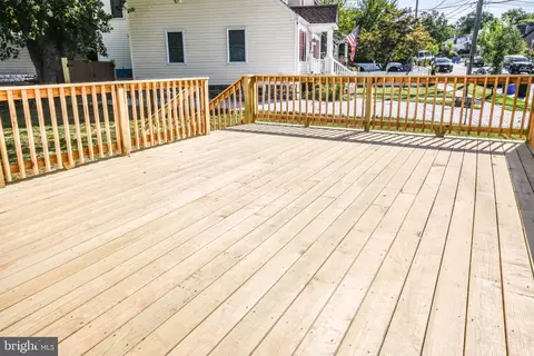 Exterior - 9813 Braddock Rd, Silver Spring, MD 20903 photo 8 of 11