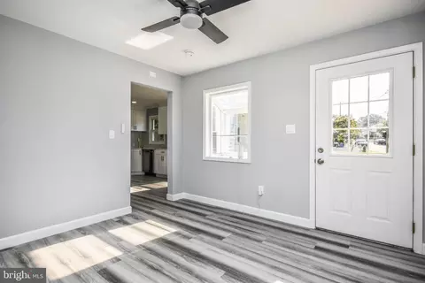 Entry Way - 9813 Braddock Rd, Silver Spring, MD 20903 photo 2 of 5