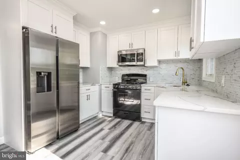 Entry Way - 9813 Braddock Rd, Silver Spring, MD 20903 photo 1 of 5