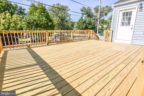 Exterior - 9813 Braddock Rd, Silver Spring, MD 20903 photo 4 of 11