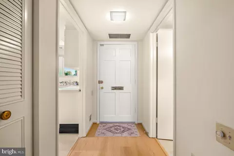 Entry Way - 3584 Gleneagles Dr #32-C, Silver Spring, MD 20906 photo 4 of 4