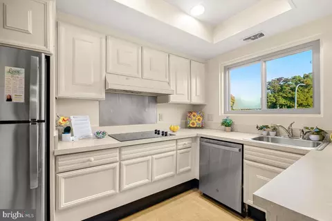 Kitchen - 3584 Gleneagles Dr #32-C, Silver Spring, MD 20906 photo 2 of 5