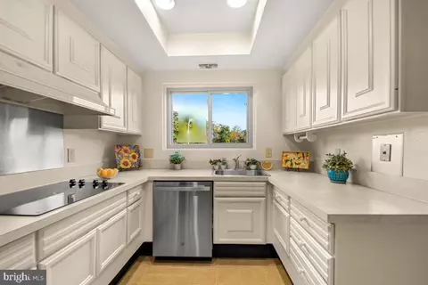 Kitchen - 3584 Gleneagles Dr #32-C, Silver Spring, MD 20906 photo 5 of 5