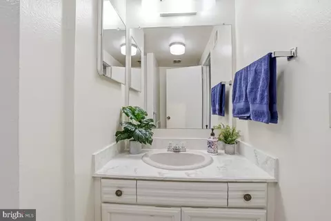 Bath - 3584 Gleneagles Dr #32-C, Silver Spring, MD 20906 photo 1 of 2