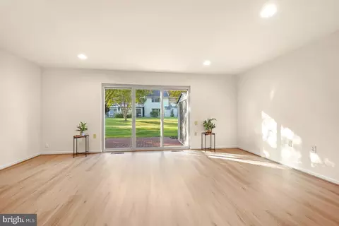 Living - 3584 Gleneagles Dr #32-C, Silver Spring, MD 20906 photo 2 of 6